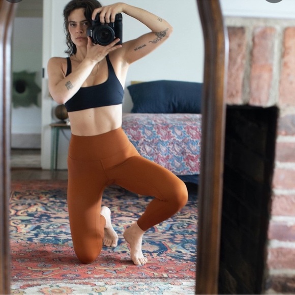 EVERLANE The Perform Ankle Legging in Copper - Picture 3 of 6